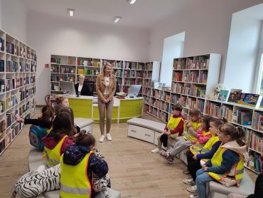 Maj-miesiącem Książki, Bibliotek I Czytelnika.